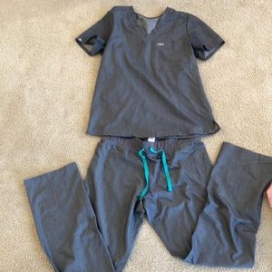 Medium top and medium tall bottoms, like new